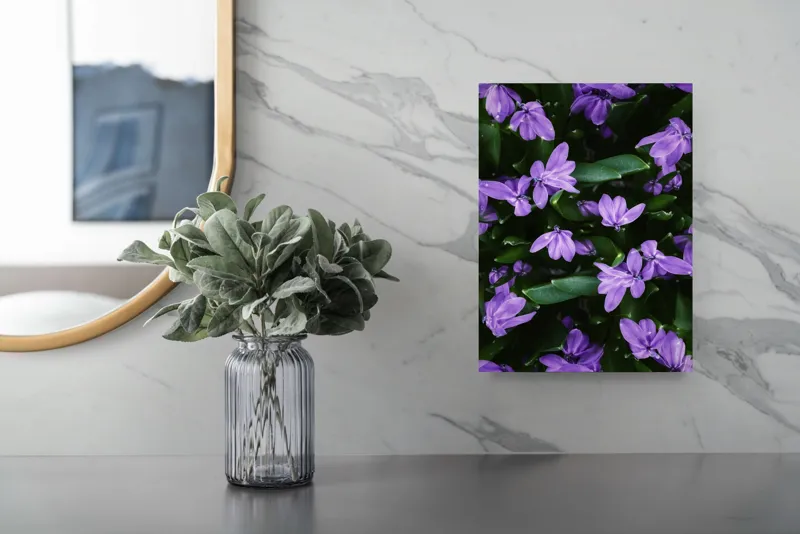 Tablou Canvas, "Splendoarea purpurie a primăverii", Flori, Violete, Petale, Natură, Verdeață, Frumusețe, Delicatețe, Prospețime, Primăvară, Eleganță, 26 x 39 cm – poza 4