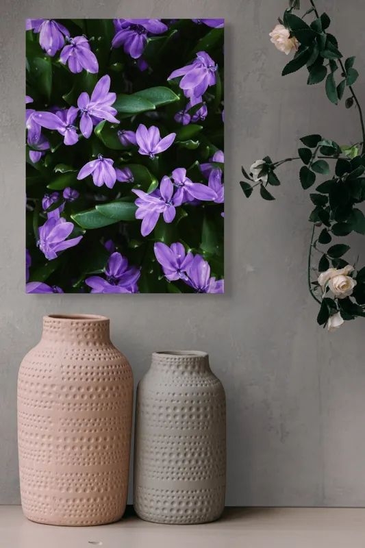 Tablou Canvas, "Splendoarea purpurie a primăverii", Flori, Violete, Petale, Natură, Verdeață, Frumusețe, Delicatețe, Prospețime, Primăvară, Eleganță, 39 x 54 cm – poza 6