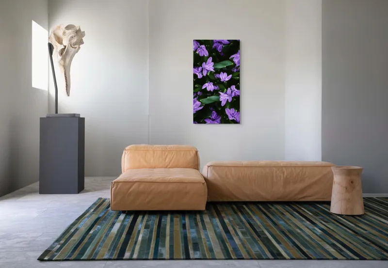Tablou Canvas, "Splendoarea purpurie a primăverii", Flori, Violete, Petale, Natură, Verdeață, Frumusețe, Delicatețe, Prospețime, Primăvară, Eleganță, 50 x 90 cm – poza 5