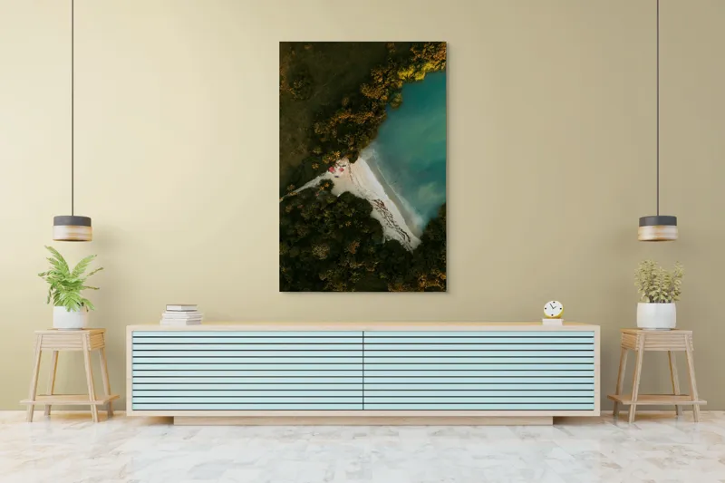 Tablou Canvas, "Tărâm de vis la marginea apei", Plajă, Apă, Verdeață, Copaci, Vedere, Aerială, Peisaj, Nisip, Natură, Tranquilitate, 100 x 150 cm – poza 4
