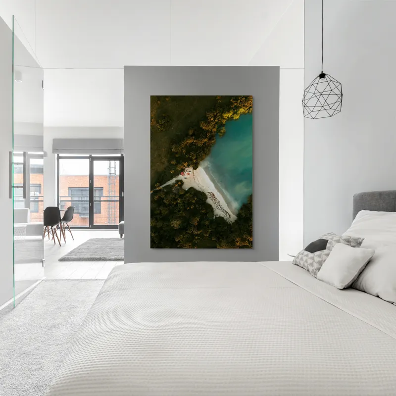 Tablou Canvas, "Tărâm de vis la marginea apei", Plajă, Apă, Verdeață, Copaci, Vedere, Aerială, Peisaj, Nisip, Natură, Tranquilitate, 100 x 150 cm – poza 5