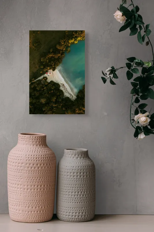 Tablou Canvas, "Tărâm de vis la marginea apei", Plajă, Apă, Verdeață, Copaci, Vedere, Aerială, Peisaj, Nisip, Natură, Tranquilitate, 26 x 39 cm – poza 6