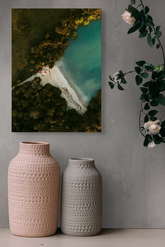 Tablou Canvas, "Tărâm de vis la marginea apei", Plajă, Apă, Verdeață, Copaci, Vedere, Aerială, Peisaj, Nisip, Natură, Tranquilitate, 39 x 54 cm – poza 6
