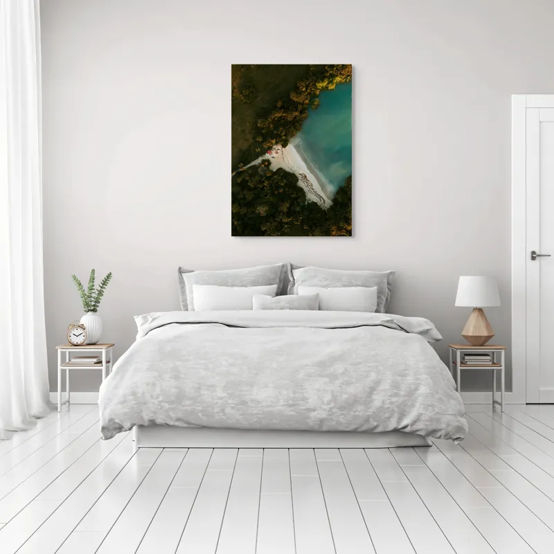 Tablou Canvas, "Tărâm de vis la marginea apei", Plajă, Apă, Verdeață, Copaci, Vedere, Aerială, Peisaj, Nisip, Natură, Tranquilitate, 70 x 100 cm – poza 3