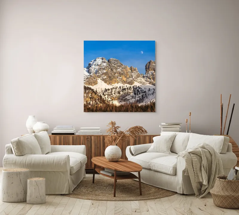 Tablou Canvas, "Luna se ridică peste munți", Munți, Zăpadă, Pădure, Cer, Lună, Stânci, 100 x 100 cm – poza 3