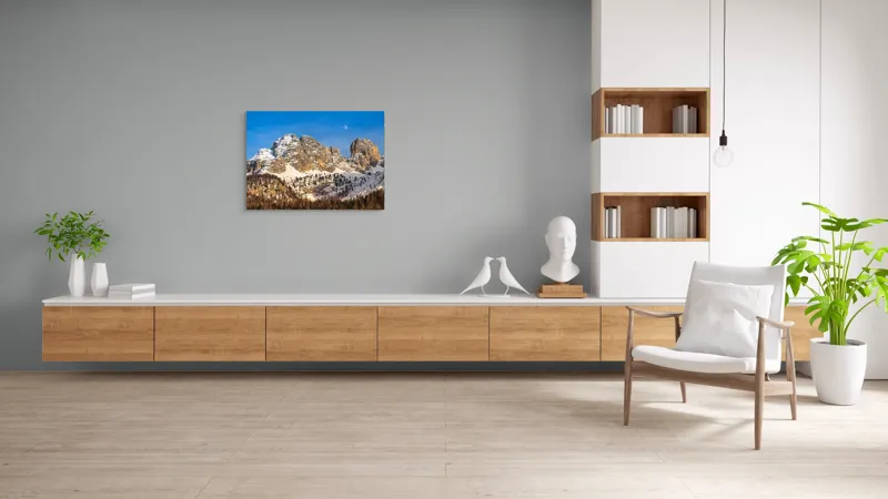 Tablou Canvas, "Luna se ridică peste munți", Munți, Zăpadă, Pădure, Cer, Lună, Stânci, 100 x 70 cm – poza 6