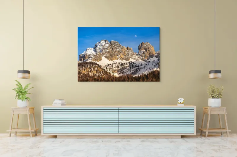 Tablou Canvas, "Luna se ridică peste munți", Munți, Zăpadă, Pădure, Cer, Lună, Stânci, 150 x 100 cm – poza 6
