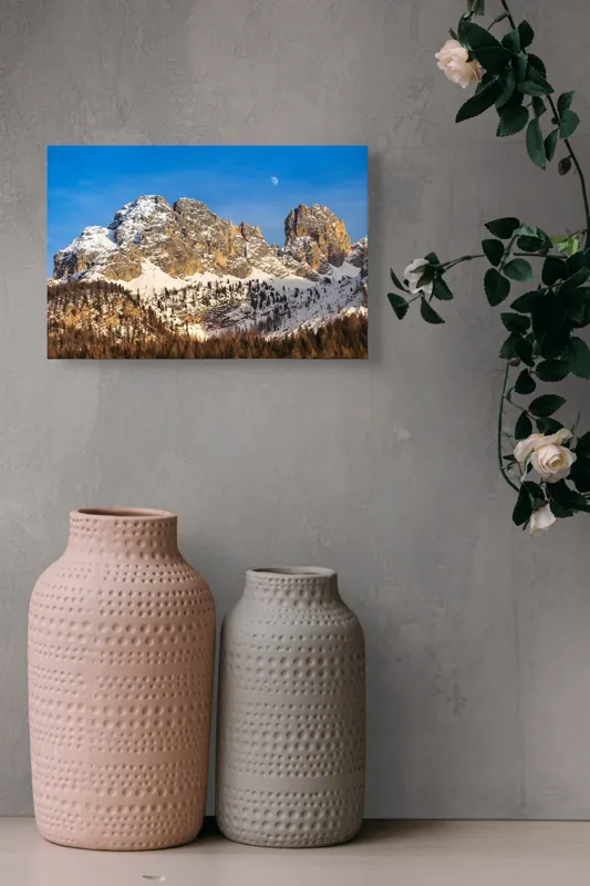 Tablou Canvas, "Luna se ridică peste munți", Munți, Zăpadă, Pădure, Cer, Lună, Stânci, 39 x 26 cm – poza 4