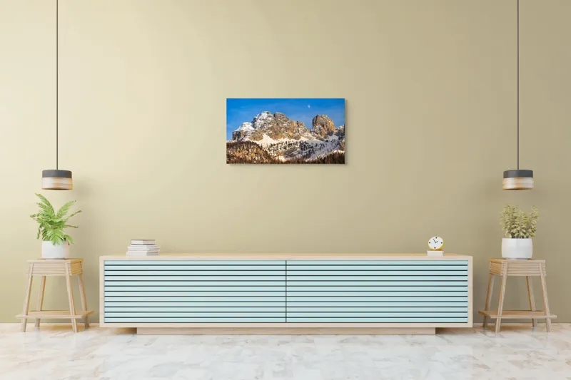 Tablou Canvas, "Luna se ridică peste munți", Munți, Zăpadă, Pădure, Cer, Lună, Stânci, 90 x 50 cm – poza 5