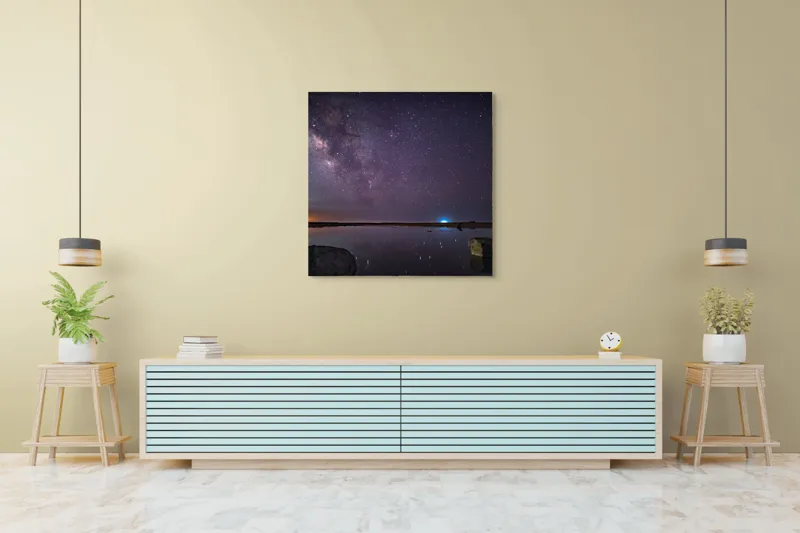 Tablou Canvas, "Calea Lactee deasupra oceanului liniștit", Stele, Reflecție, Cer, Noapte, Lumină, Ocean, Roci, Orizont, 100 x 100 cm – poza 5