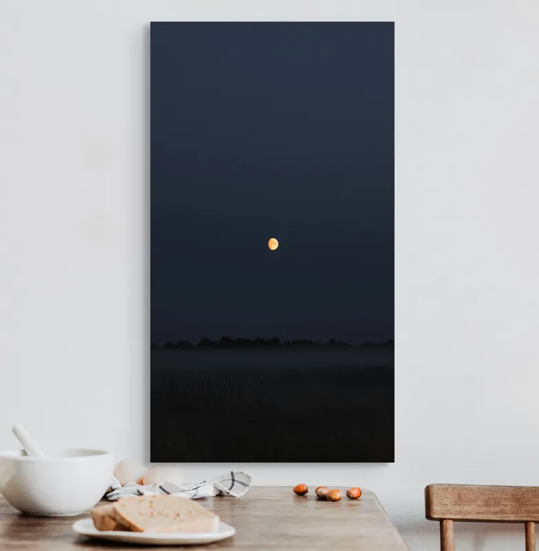 Tablou Canvas, "Luna strălucind peste câmp întunecat", Lună, Noapte, Cer, Siluetă, Mister, Liniște, Întuneric, Natură, Frumusețe, Calm, 50 x 90 cm – poza 3