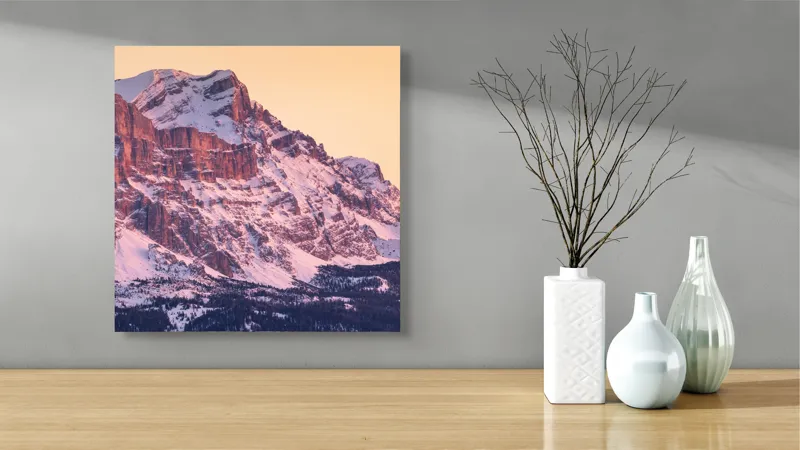 Tablou Canvas, "Aurora peste munții îmbrăcați în zăpadă", Măreție, Strălucire, Răsărit, Vârfuri, Zăpadă, Pădure, Tranquilitate, Grație, 50 x 50 cm – poza 3