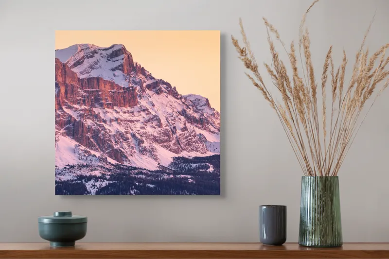 Tablou Canvas, "Aurora peste munții îmbrăcați în zăpadă", Măreție, Strălucire, Răsărit, Vârfuri, Zăpadă, Pădure, Tranquilitate, Grație, 50 x 50 cm – poza 4