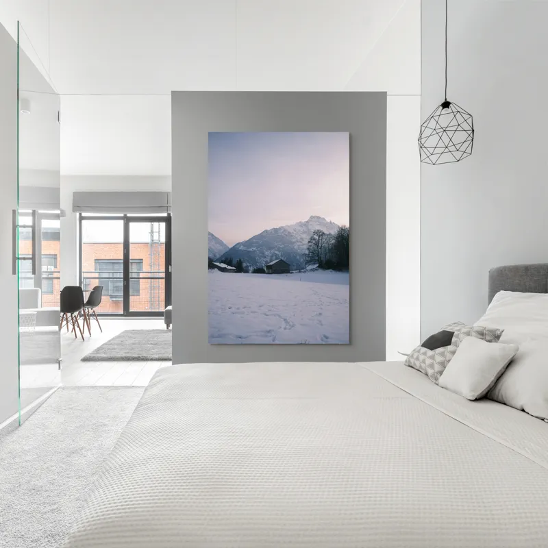 Tablou Canvas, "Căsuța singuratică din munți iarna", Zăpadă, Munți, Cer, Căsuțe, Copaci, Amurg, Serenitate, 100 x 150 cm – poza 5