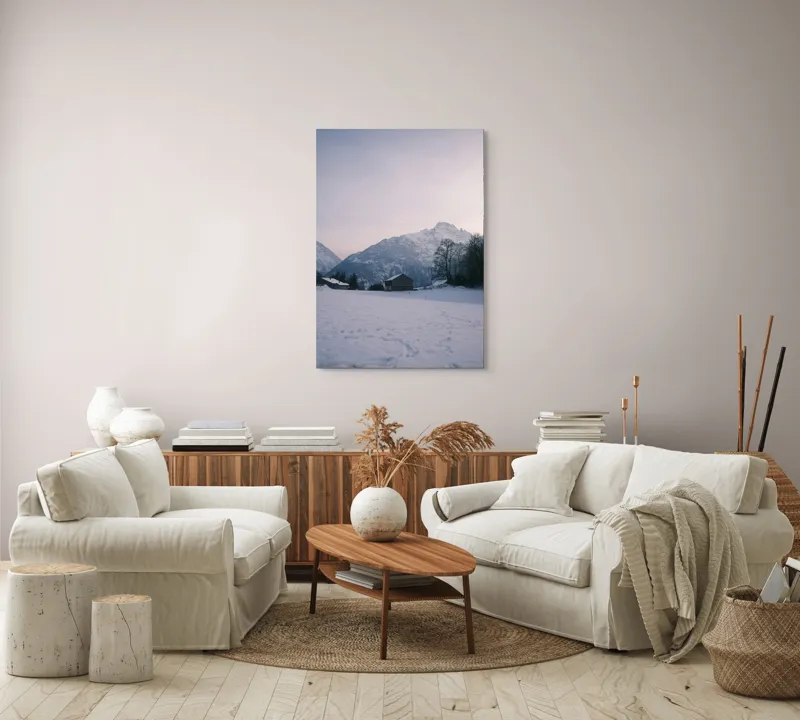 Tablou Canvas, "Căsuța singuratică din munți iarna", Zăpadă, Munți, Cer, Căsuțe, Copaci, Amurg, Serenitate, 70 x 100 cm – poza 4