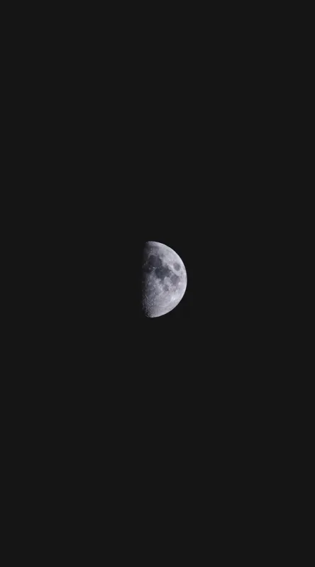 Tablou Canvas, "Luna în îmbrățișarea întunericului", Lună, Întuneric, Jumătate, Noapte, Mister, Răceală, Spațiu, 50 x 90 cm – poza 2
