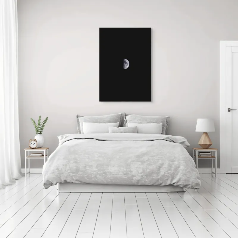 Tablou Canvas, "Luna în îmbrățișarea întunericului", Lună, Întuneric, Jumătate, Noapte, Mister, Răceală, Spațiu, 70 x 100 cm – poza 3