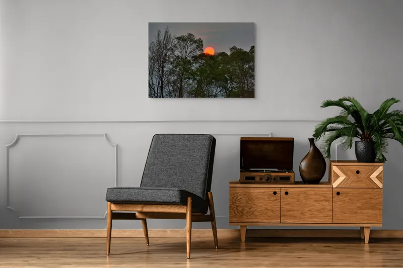 Tablou Canvas, "Apus roșiatic printre copaci umbriți", Apus, Copaci, Cer, Siluetă, Natură, Lumină, Seară, 100 x 70 cm – poza 8