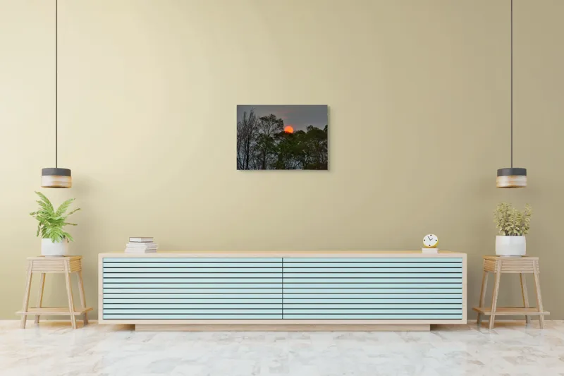 Tablou Canvas, "Apus roșiatic printre copaci umbriți", Apus, Copaci, Cer, Siluetă, Natură, Lumină, Seară, 70 x 50 cm – poza 7