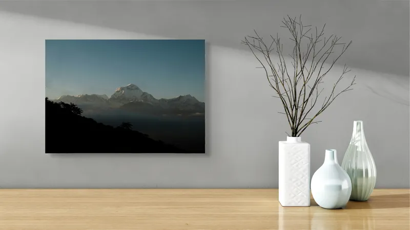 Tablou Canvas, "Lumina dimineții pe vârfuri alpine", Majestuos, Întunecat, Pitoresc, Imens, Tranquil, Rece, Impunător, Serafic, Solitar, 54 x 39 cm – poza 3