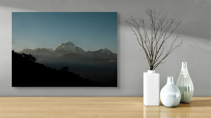 Tablou Canvas, "Lumina dimineții pe vârfuri alpine", Majestuos, Întunecat, Pitoresc, Imens, Tranquil, Rece, Impunător, Serafic, Solitar, 70 x 50 cm – poza 3