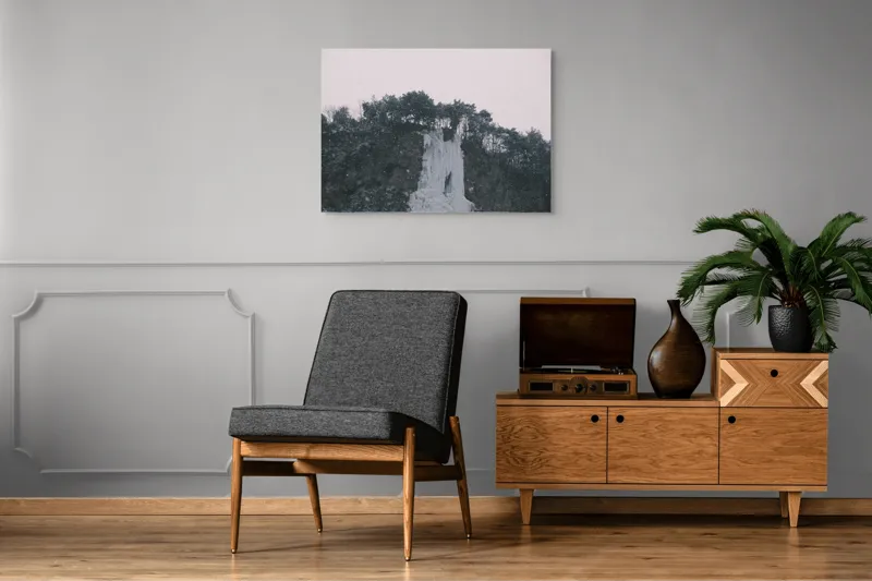 Tablou Canvas, "Cascadă înghețată sub cer înnorat", Zăpadă, Pini, Gheață, Cer, Munți, 100 x 70 cm – poza 8