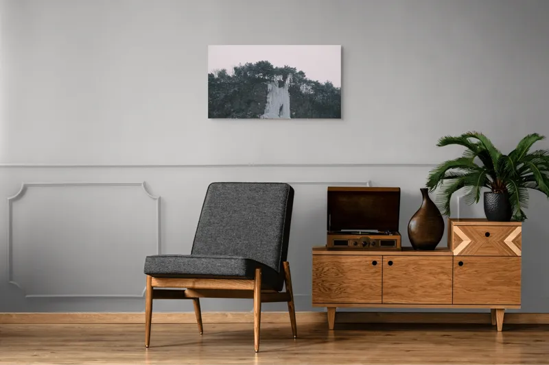 Tablou Canvas, "Cascadă înghețată sub cer înnorat", Zăpadă, Pini, Gheață, Cer, Munți, 90 x 50 cm – poza 6
