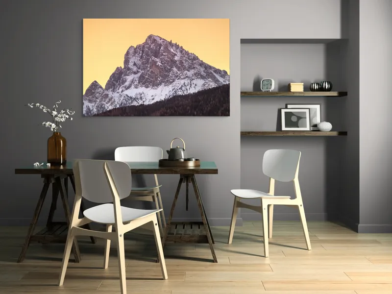 Tablou Canvas, "Vârfuri de munte sub cerul auriu", Munte, Zăpadă, Apus, Cer, Stâncă, Pădure, Siluetă, 150 x 100 cm – poza 5