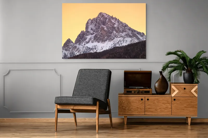 Tablou Canvas, "Vârfuri de munte sub cerul auriu", Munte, Zăpadă, Apus, Cer, Stâncă, Pădure, Siluetă, 150 x 100 cm – poza 8