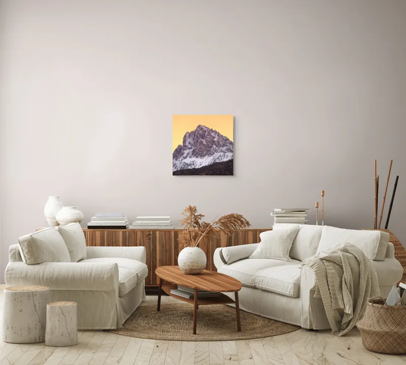 Tablou Canvas, "Vârfuri de munte sub cerul auriu", Munte, Zăpadă, Apus, Cer, Stâncă, Pădure, Siluetă, 50 x 50 cm – poza 7