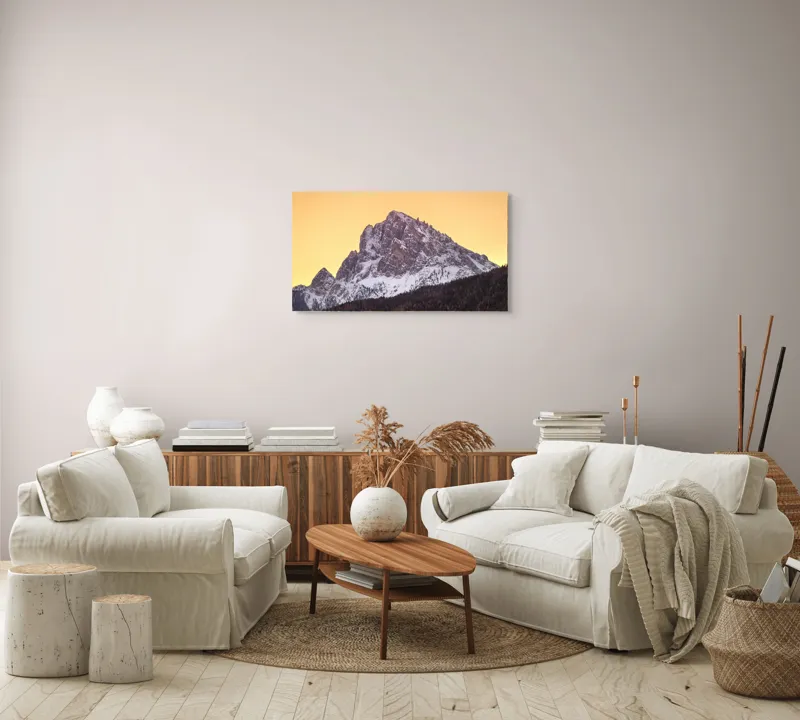 Tablou Canvas, "Vârfuri de munte sub cerul auriu", Munte, Zăpadă, Apus, Cer, Stâncă, Pădure, Siluetă, 90 x 50 cm – poza 4