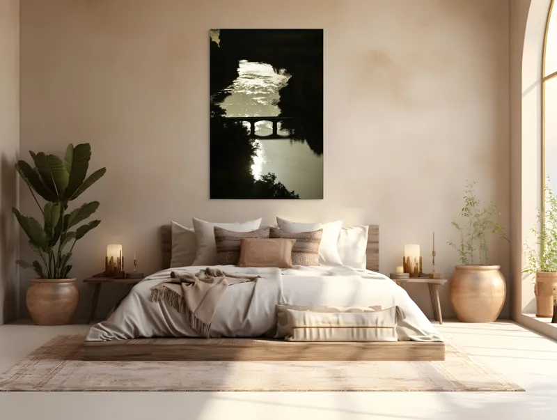 Tablou Canvas, "Podul peste râul liniștit al serii", Apus, Râu, Pod, Siluetă, Reflexii, Natură, Noapte, Lumină, Copaci, Peisaj., 100 x 150 cm – poza 3