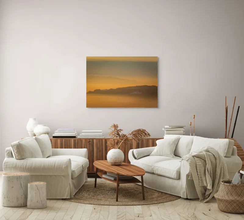 Tablou Canvas, "Dimineață aurie peste munți îndepărtați", Aurora, Serenitate, Munți, Ceață, Răsărit, Peisaj, Natură, 100 x 70 cm – poza 3