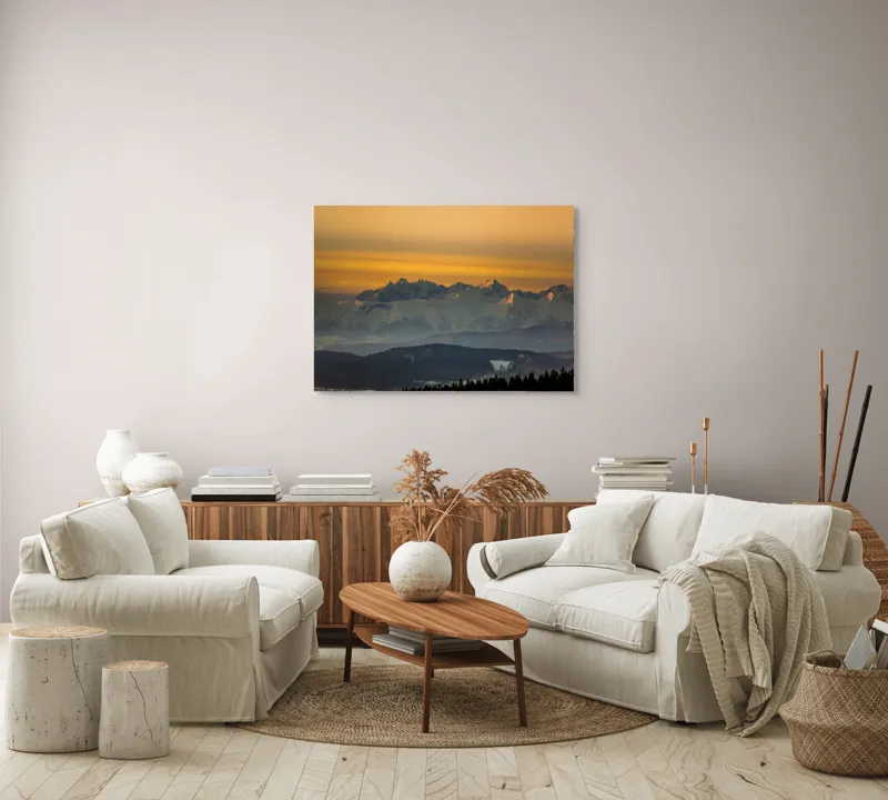 Tablou Canvas, "Zorii zilei peste munții înzăpeziți", Munți, Apus, Lumină, Zăpadă, Siluetă, Nor, Orizont, Peisaj, 100 x 70 cm – poza 3