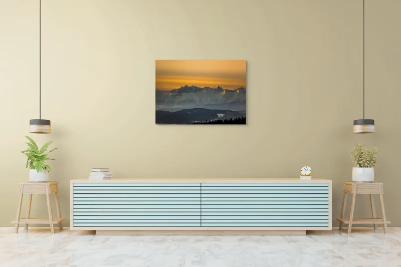 Tablou Canvas, "Zorii zilei peste munții înzăpeziți", Munți, Apus, Lumină, Zăpadă, Siluetă, Nor, Orizont, Peisaj, 100 x 70 cm – poza 4