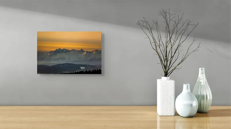 Tablou Canvas, "Zorii zilei peste munții înzăpeziți", Munți, Apus, Lumină, Zăpadă, Siluetă, Nor, Orizont, Peisaj, 39 x 26 cm – poza 8