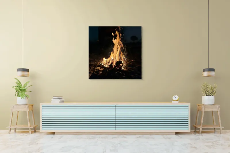 Tablou Canvas, "Focul dansând sub cerul nopții", Scânteie, Ardere, Lemne, Umbre, Intensitate, Strălucire, Foc, Căldură, Flăcări, Noapte, Natură, Energie, Mister, Relaxare., 100 x 100 cm – poza 5
