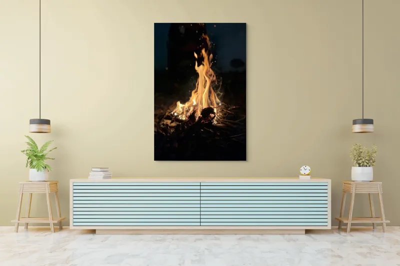 Tablou Canvas, "Focul dansând sub cerul nopții", Scânteie, Ardere, Lemne, Umbre, Intensitate, Strălucire, Foc, Căldură, Flăcări, Noapte, Natură, Energie, Mister, Relaxare., 100 x 150 cm – poza 4