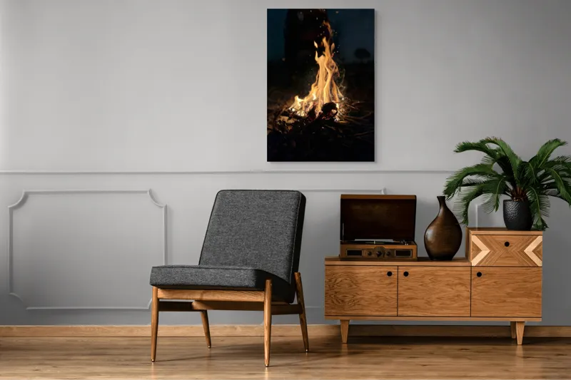 Tablou Canvas, "Focul dansând sub cerul nopții", Scânteie, Ardere, Lemne, Umbre, Intensitate, Strălucire, Foc, Căldură, Flăcări, Noapte, Natură, Energie, Mister, Relaxare., 70 x 100 cm – poza 6