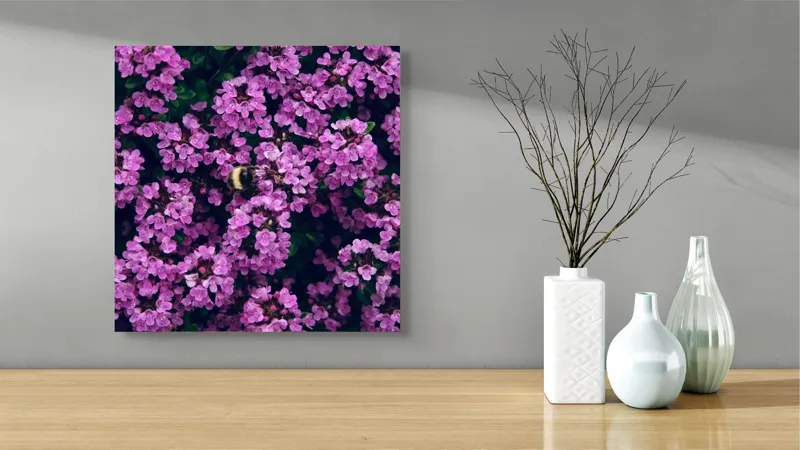 Tablou Canvas, "Albine printre florile de liliac", Flori, Mov, Albina, Natură, Delicat, Viu, Plante, Verdeață, 50 x 50 cm – poza 3