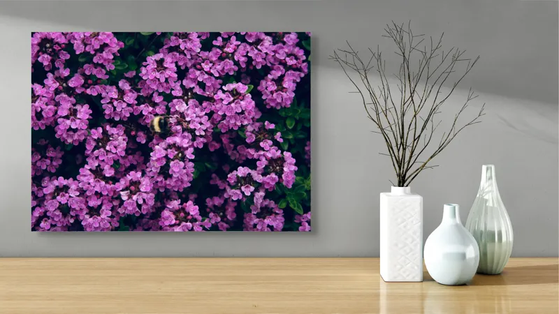 Tablou Canvas, "Albine printre florile de liliac", Flori, Mov, Albina, Natură, Delicat, Viu, Plante, Verdeață, 70 x 50 cm – poza 3