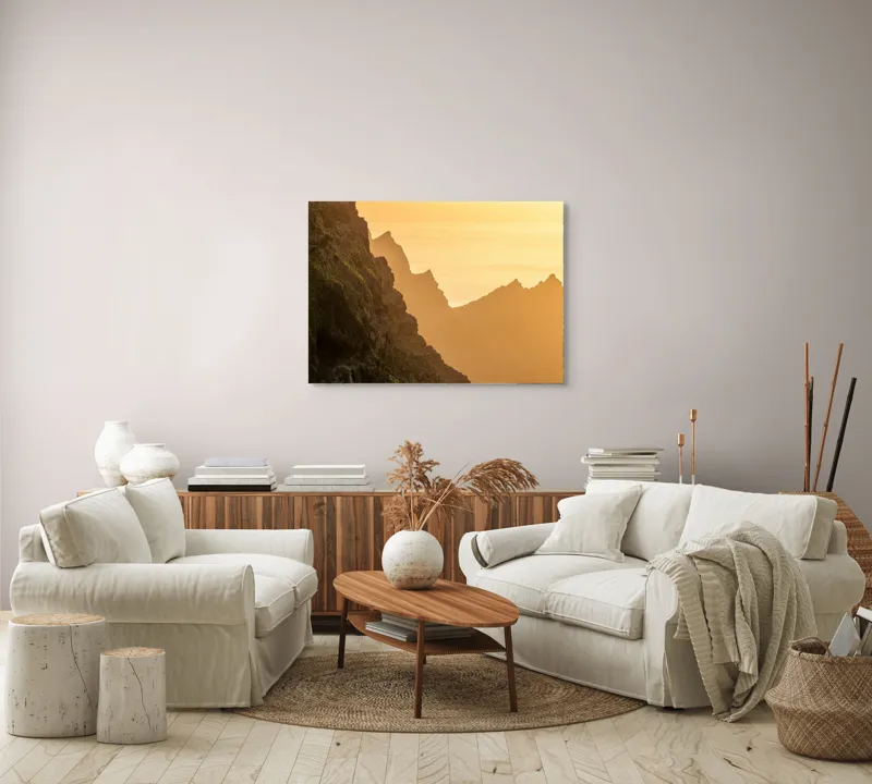 Tablou Canvas, "Razele soarelui peste munți stâncoși", Munte, Apus, Pădure, Cer, Aurziu, Stânci, Lumină, Siluetă, 100 x 70 cm – poza 3
