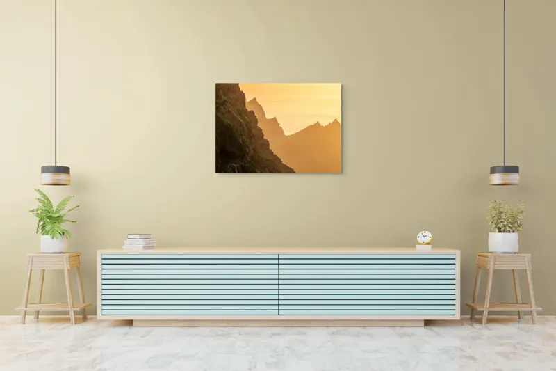 Tablou Canvas, "Razele soarelui peste munți stâncoși", Munte, Apus, Pădure, Cer, Aurziu, Stânci, Lumină, Siluetă, 100 x 70 cm – poza 4