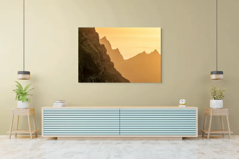 Tablou Canvas, "Razele soarelui peste munți stâncoși", Munte, Apus, Pădure, Cer, Aurziu, Stânci, Lumină, Siluetă, 150 x 100 cm – poza 6