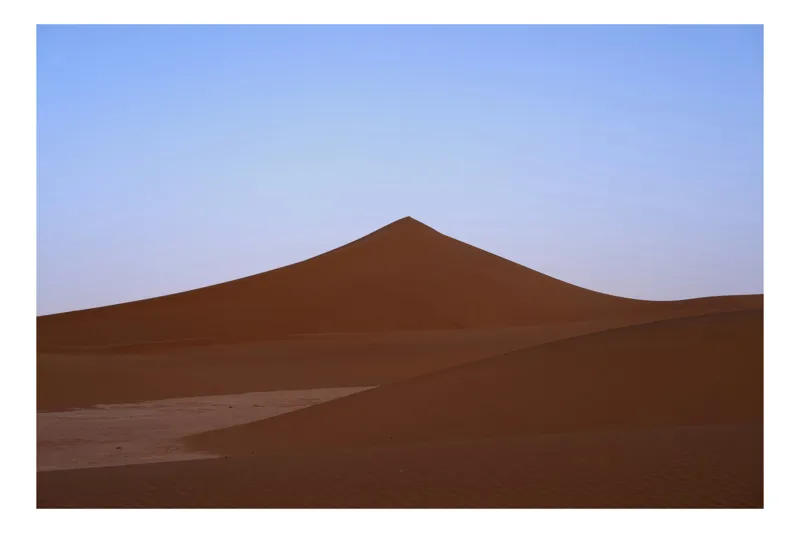 Tablou Canvas, "Dunele tăcute sub cerul albastru", Deșert, Dune, Nisip, Cer, Apus, 100 x 100 cm