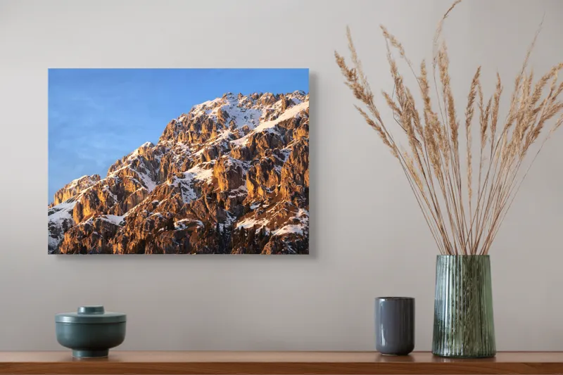 Tablou Canvas, "Splendoarea munților la apus", Munți, Zăpadă, Răsărit, Piatră, Cer, Lumină, Umbre, Peisaj, Natură, Pitoresc., 54 x 39 cm – poza 4