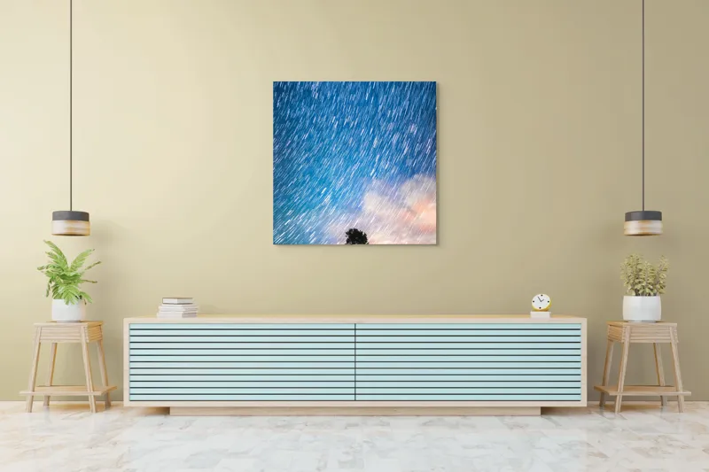 Tablou Canvas, "Copacul sub ploaia de stele", Cer, Stele, Mișcare, Copac, Solitar, Peisaj, Noapte, Lumină, Cerneală, Albastru, 100 x 100 cm – poza 5