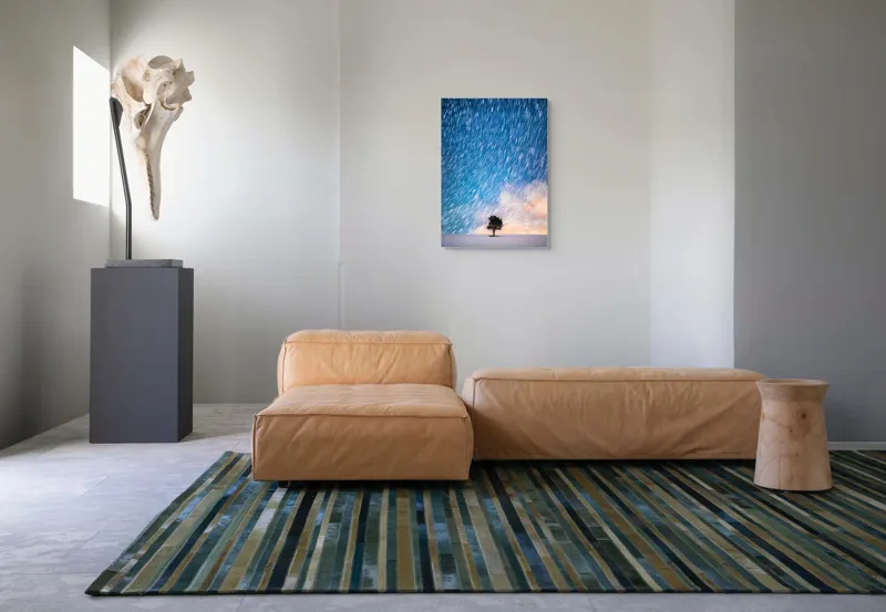 Tablou Canvas, "Copacul sub ploaia de stele", Cer, Stele, Mișcare, Copac, Solitar, Peisaj, Noapte, Lumină, Cerneală, Albastru, 50 x 70 cm – poza 7
