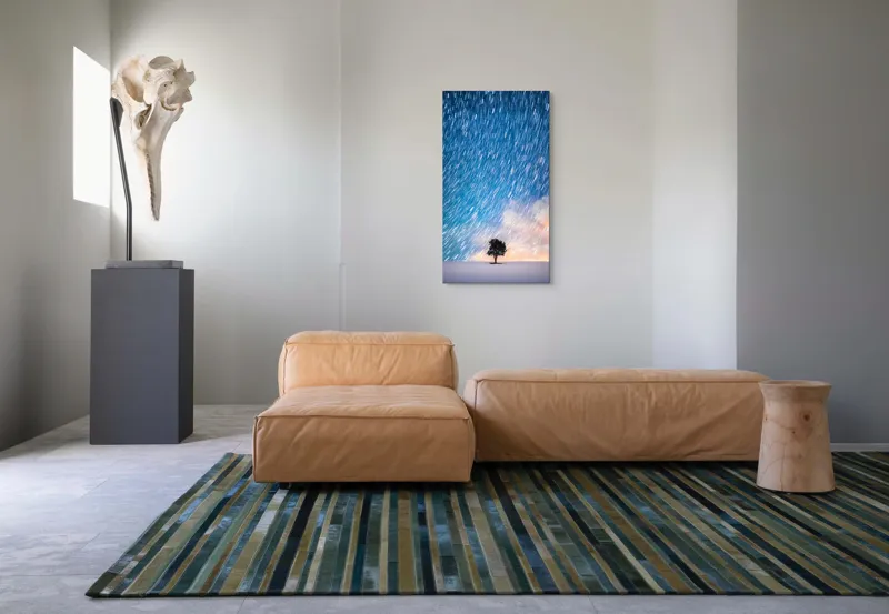 Tablou Canvas, "Copacul sub ploaia de stele", Cer, Stele, Mișcare, Copac, Solitar, Peisaj, Noapte, Lumină, Cerneală, Albastru, 50 x 90 cm – poza 5