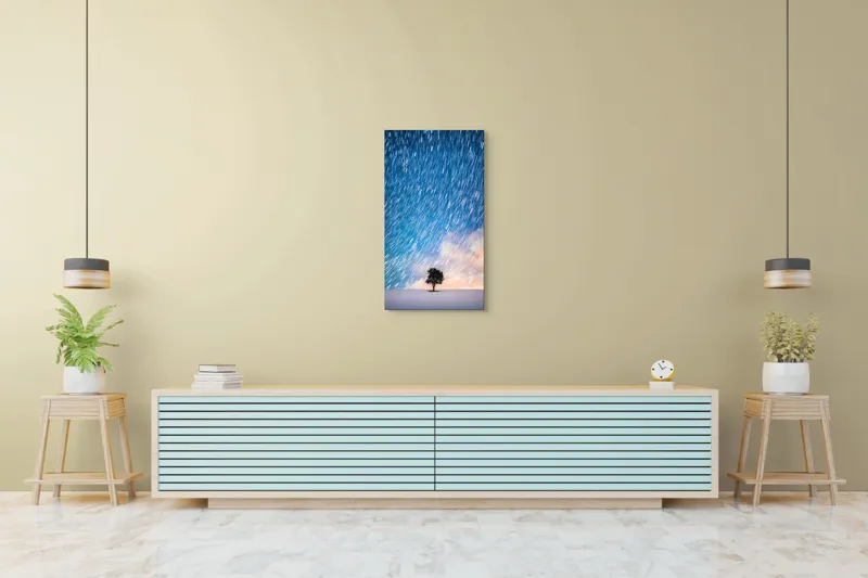 Tablou Canvas, "Copacul sub ploaia de stele", Cer, Stele, Mișcare, Copac, Solitar, Peisaj, Noapte, Lumină, Cerneală, Albastru, 50 x 90 cm – poza 6